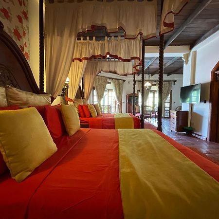Tropicana Castle Dive Resort Powered By Cocotel Пуэрто-Галера Номер фото