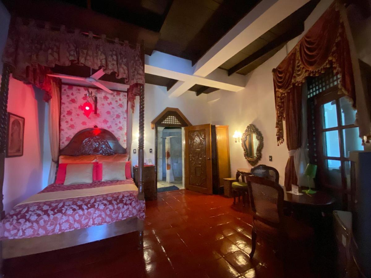 Tropicana Castle Dive Resort Powered By Cocotel Пуэрто-Галера Экстерьер фото