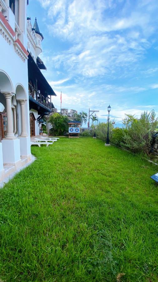 Tropicana Castle Dive Resort Powered By Cocotel Пуэрто-Галера Экстерьер фото